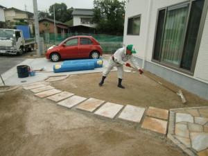 お庭管理　広島市　人工芝敷設　整地